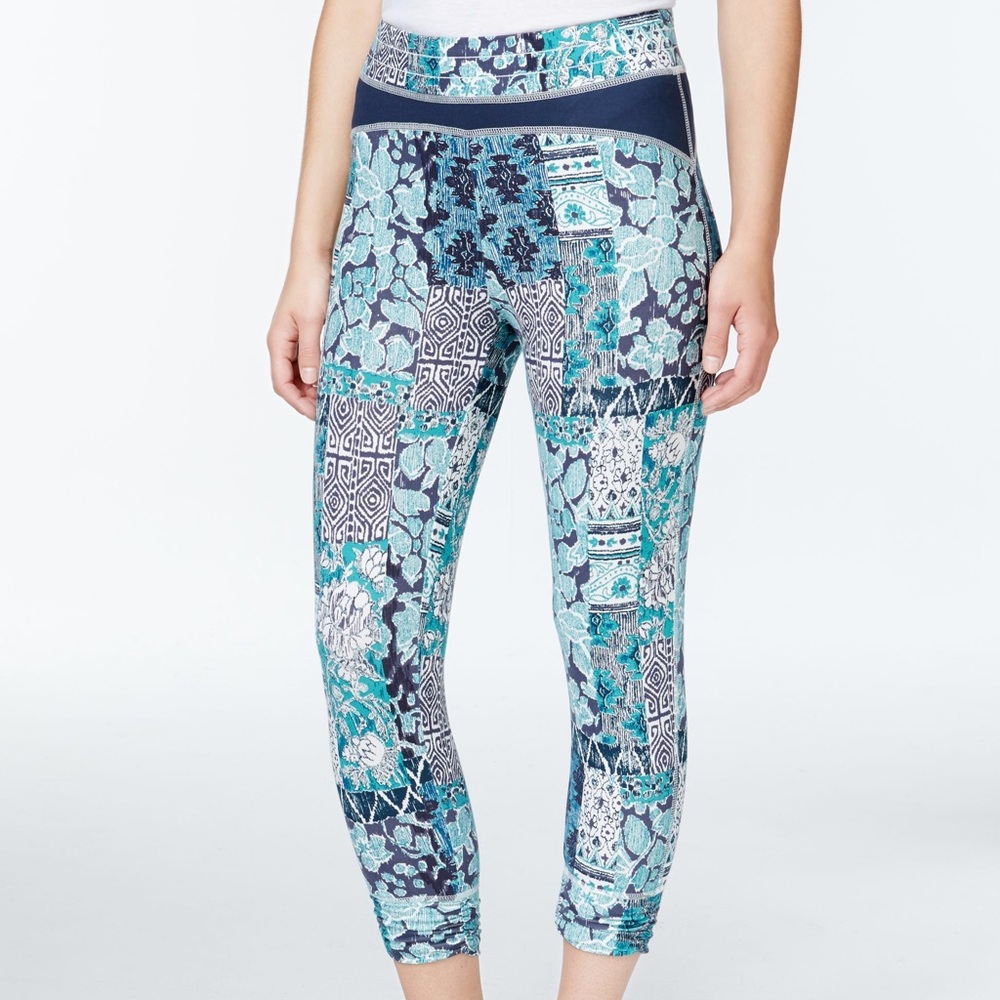 Lucky Lotus Leggings Like New 💙